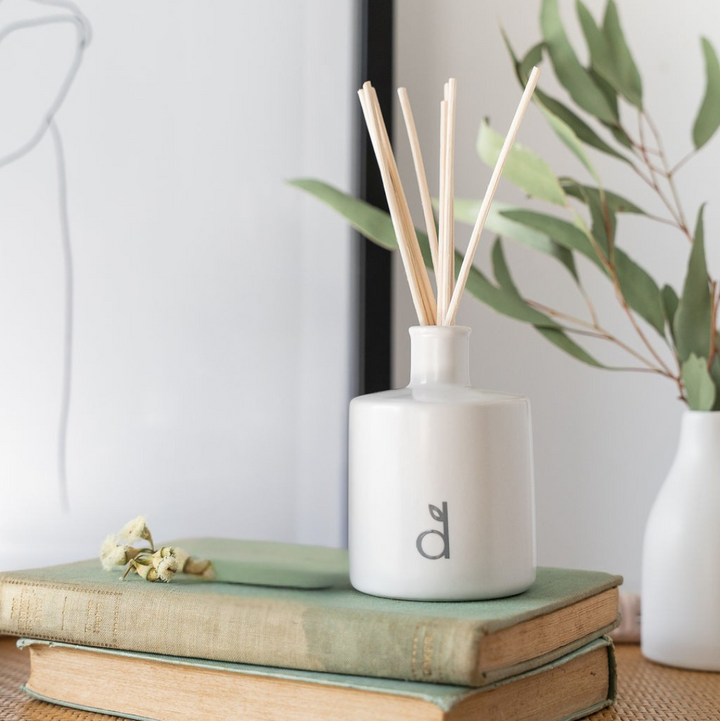 diffuser reeds + ceramic jar
